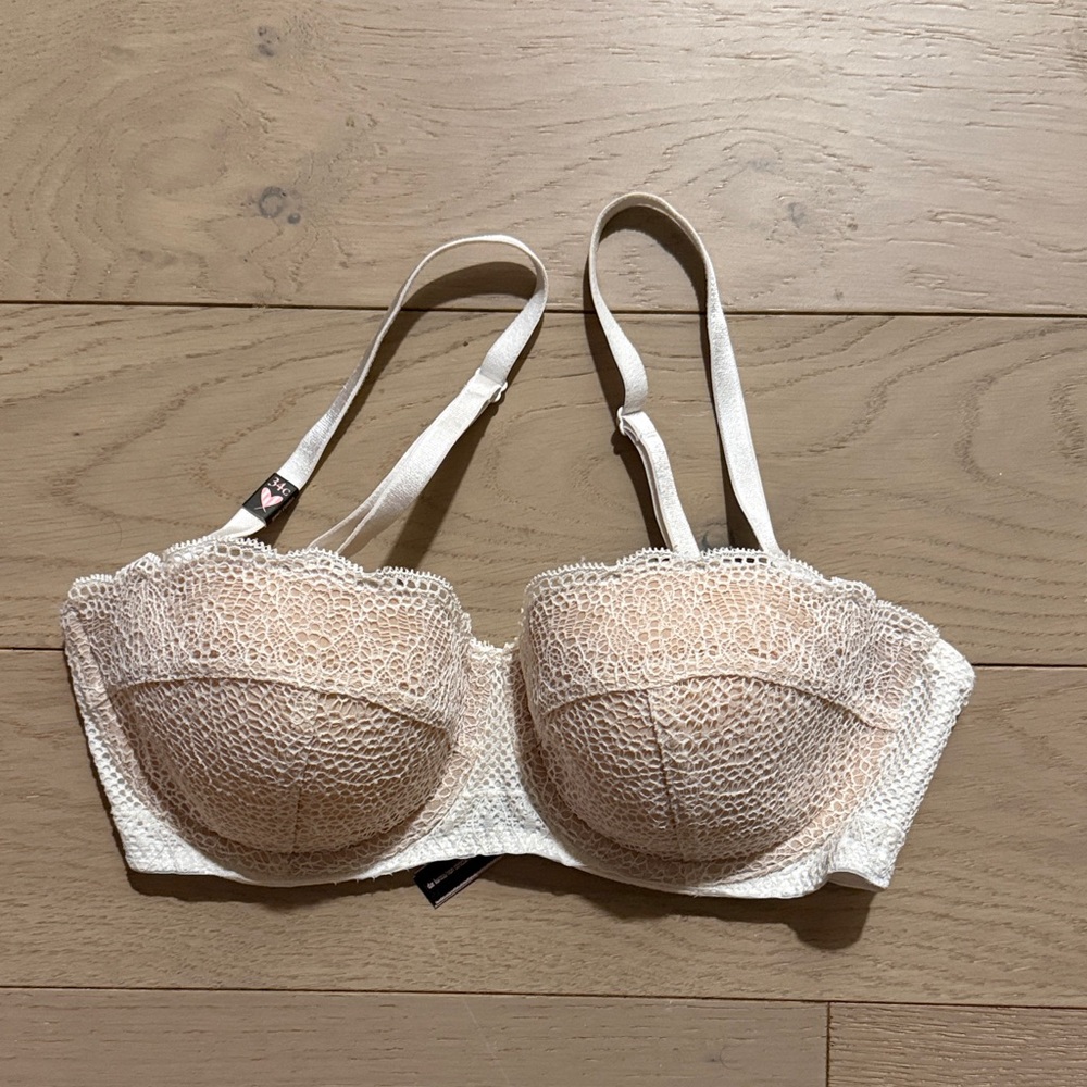 Victoria's Secret Lace Bra in Cream